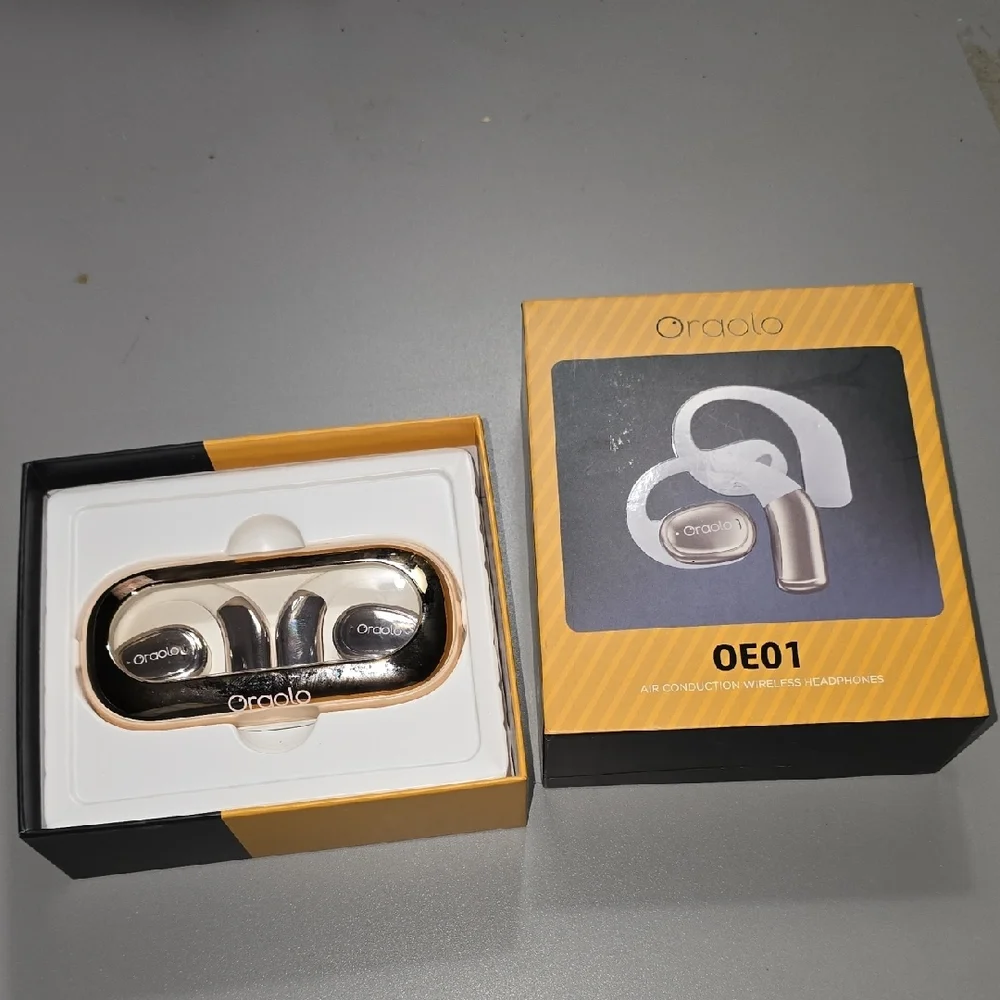 (001) Oraolo Wireless Earbuds in Black and White
